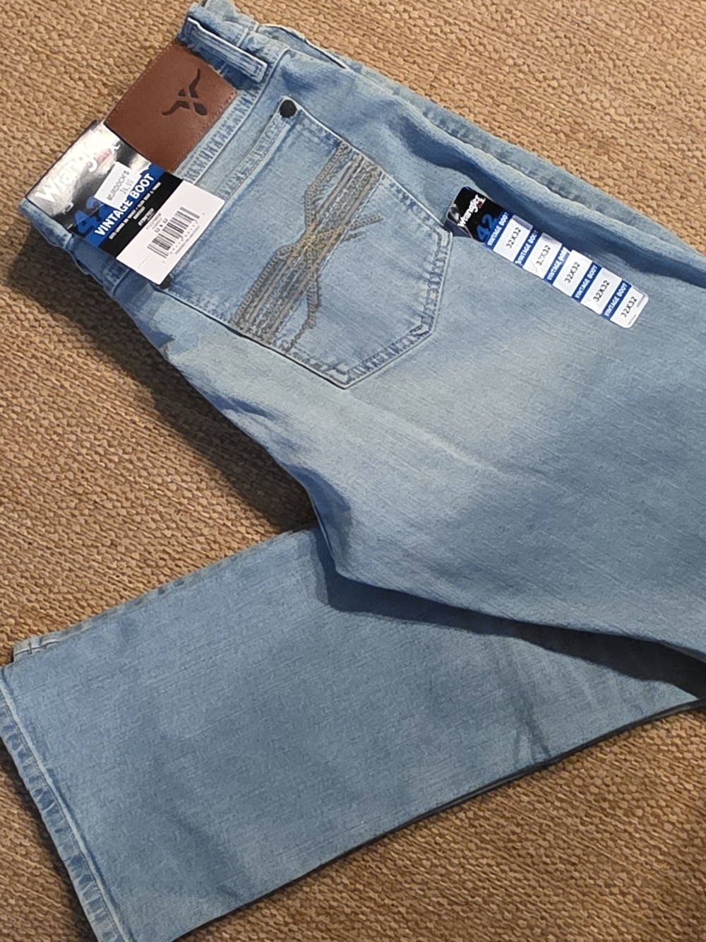 NWT- Wrangler Men's 20x Vintage Bootcut Jeans - Light Blue Denim 32x32